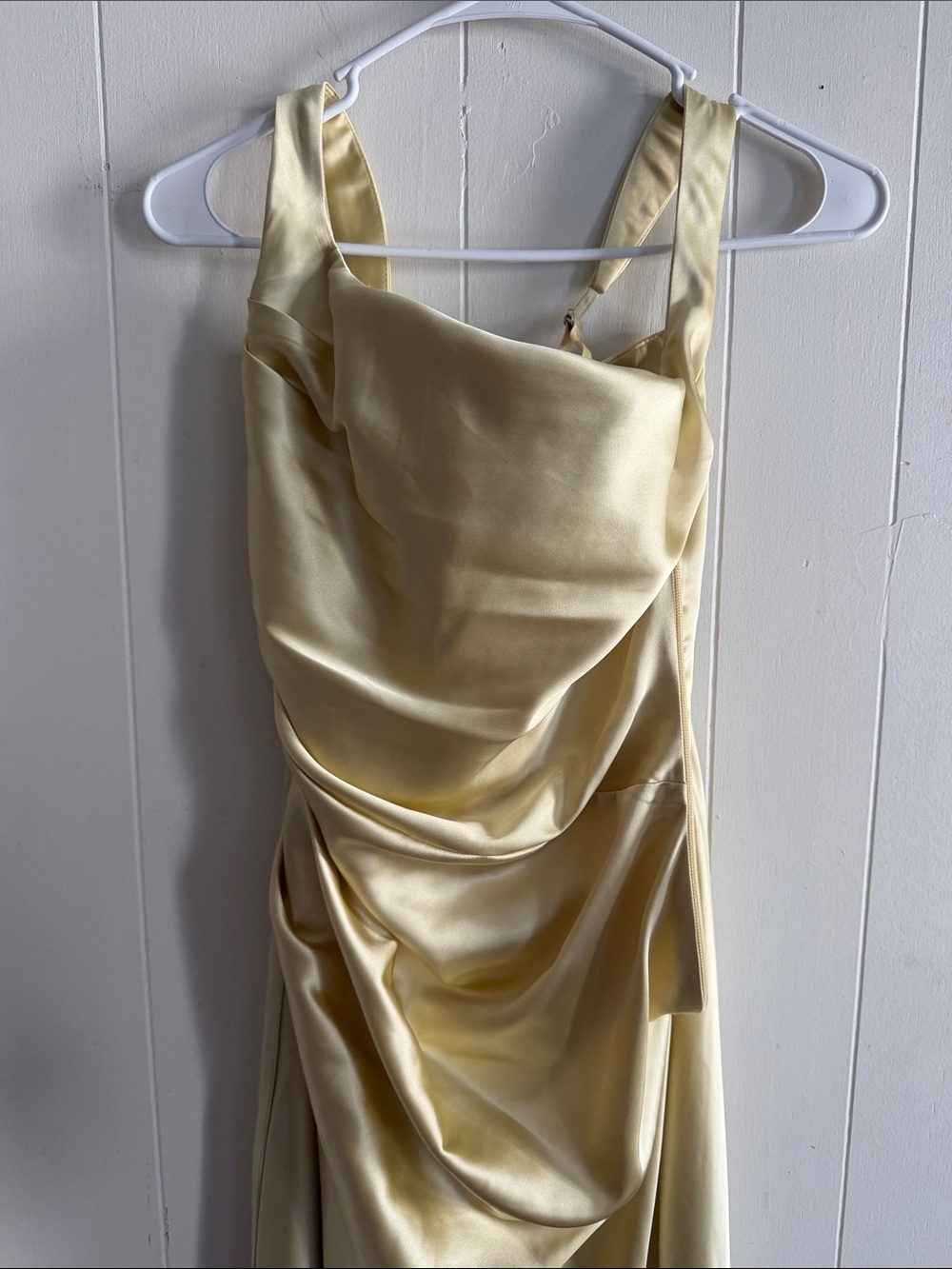 Elegant Satin Maxi Dress in Pale Yellow - Picture 3 of 5
